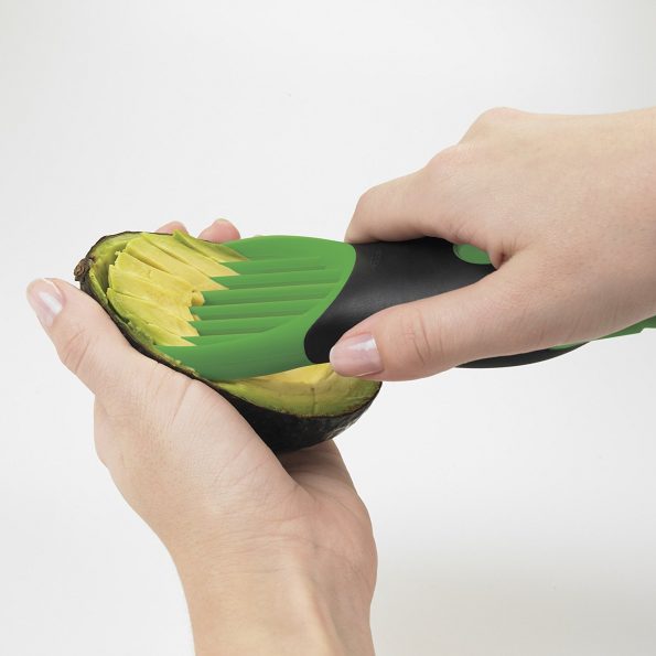 how to slice avocados uniformily
