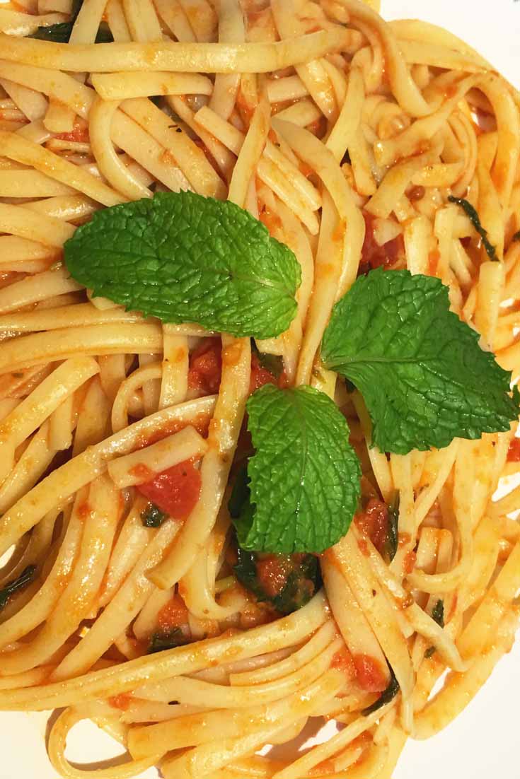 linguine pasta with fresh tomatoes and mint leaves