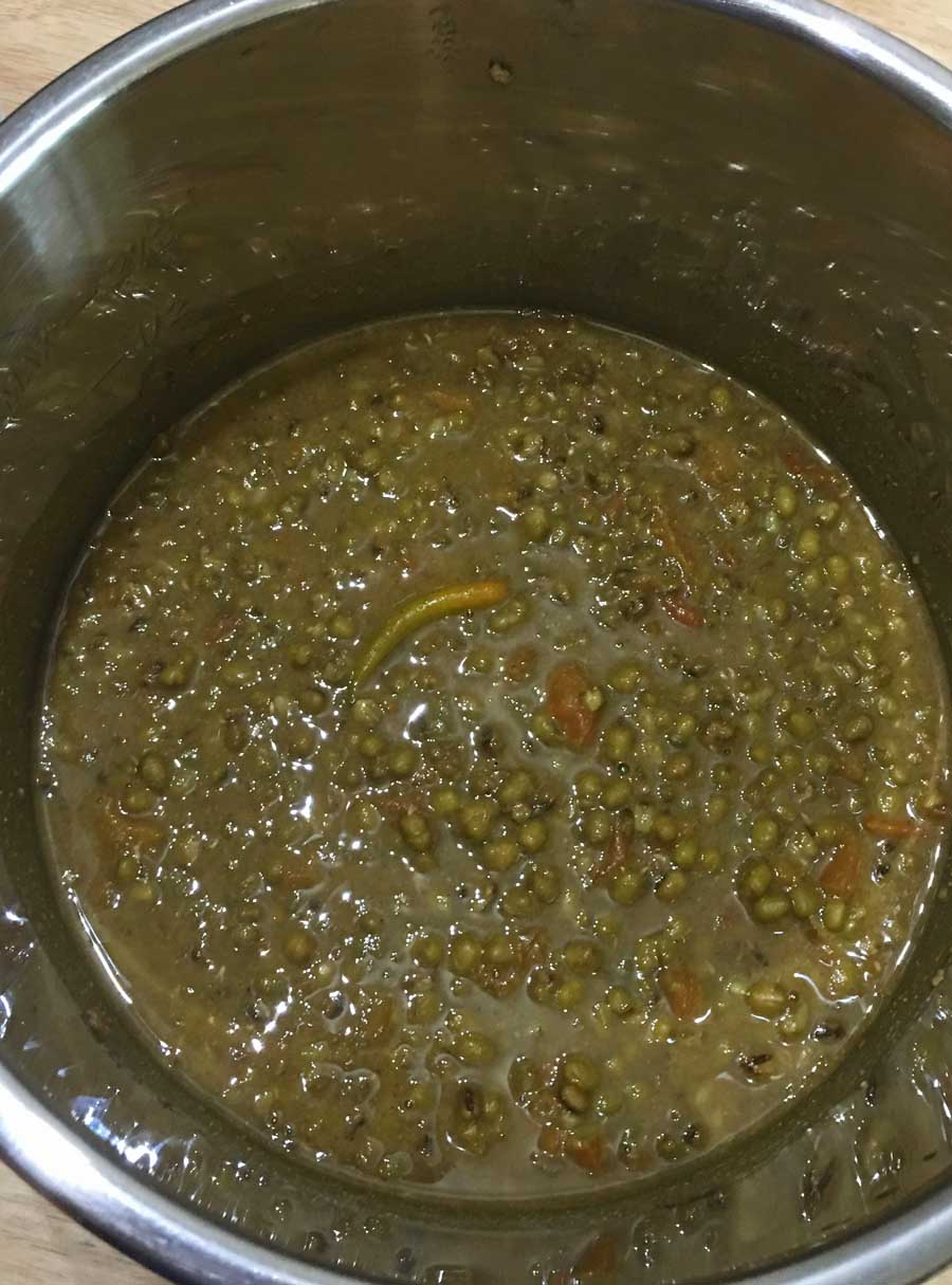 how to make instant pot mung beans curry