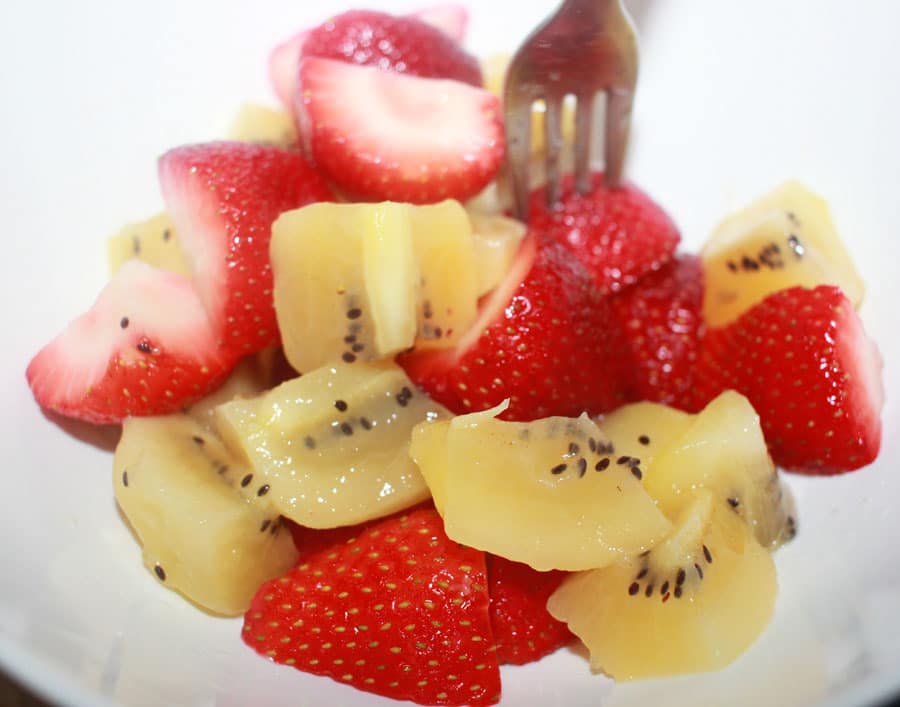 kiwi salad with strawberries
