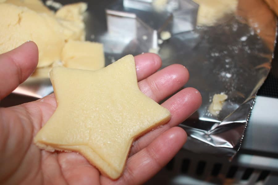 making christmas sugar cookies star shape