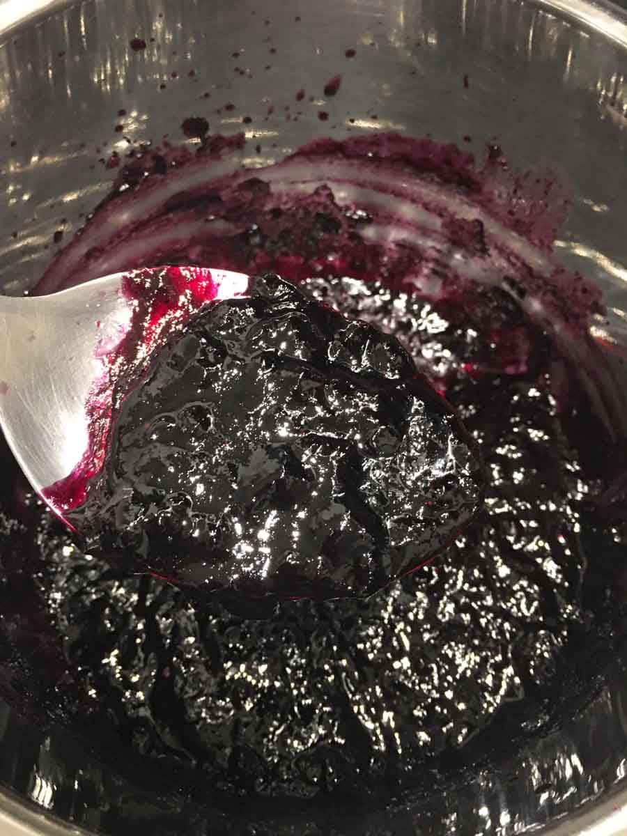 jam with blueberries