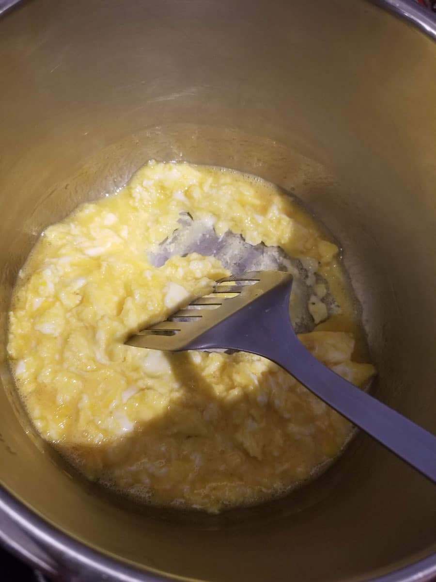 scramble eggs in instant pot
