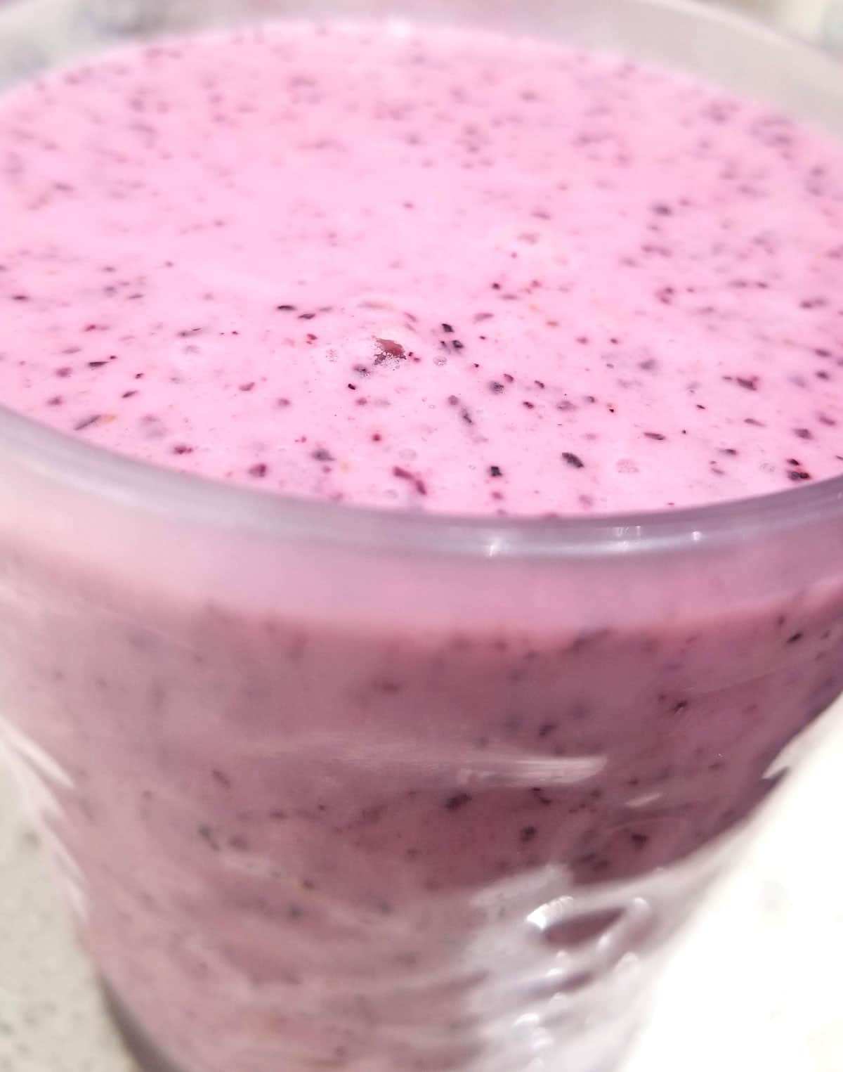 strawberry blueberry smoothie lassi