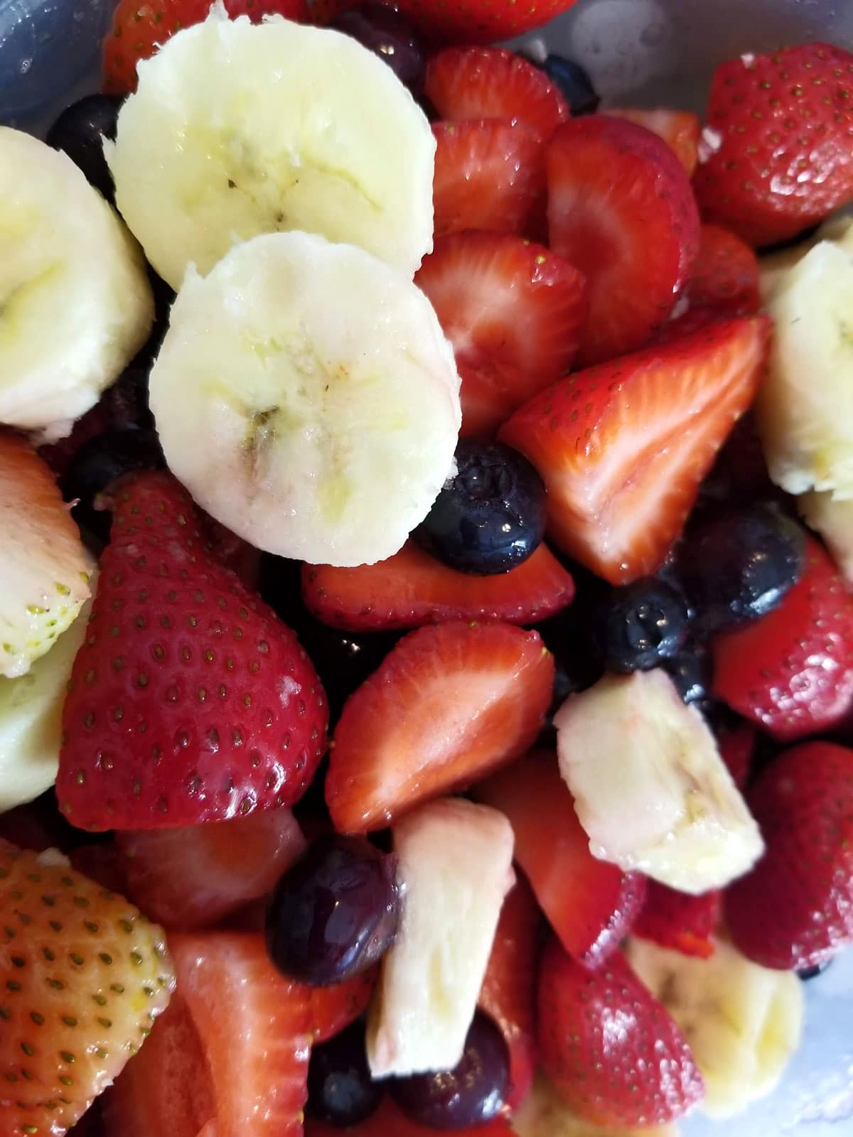 strawberry blueberry banana fruit salad