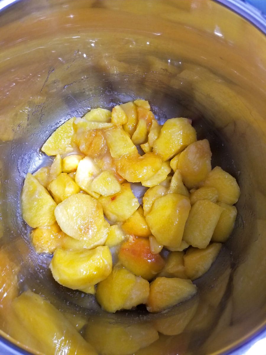 peaches mixed with sugar