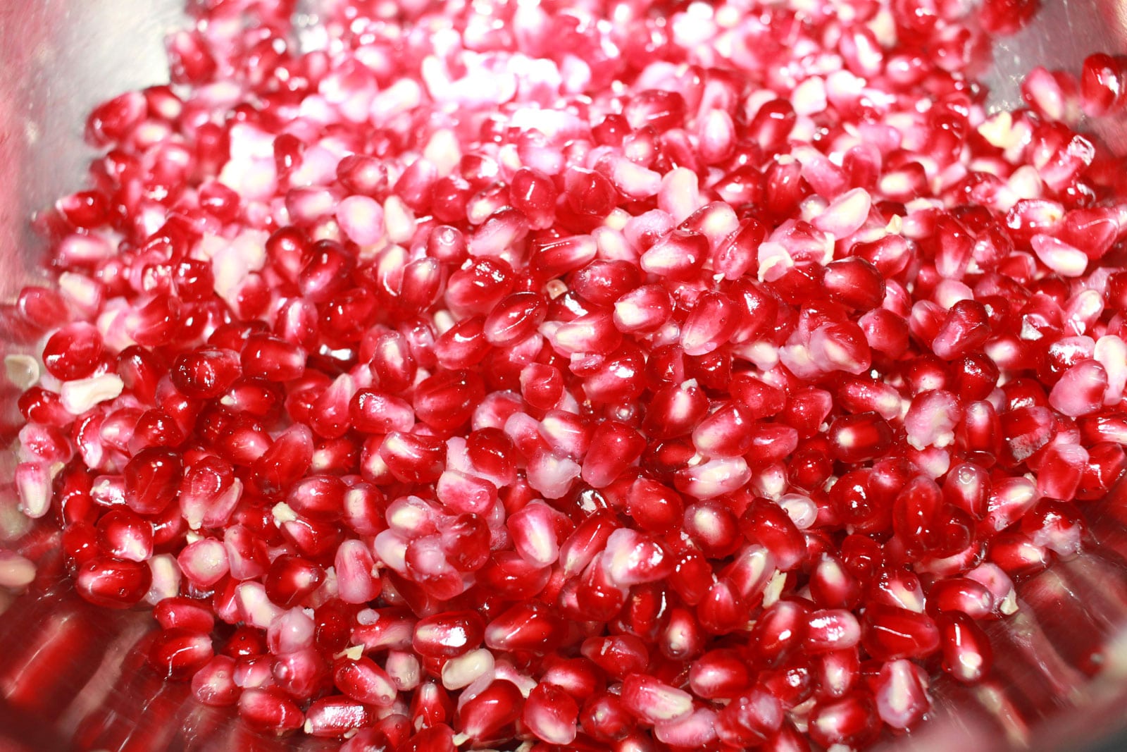 pomegranate arils taste