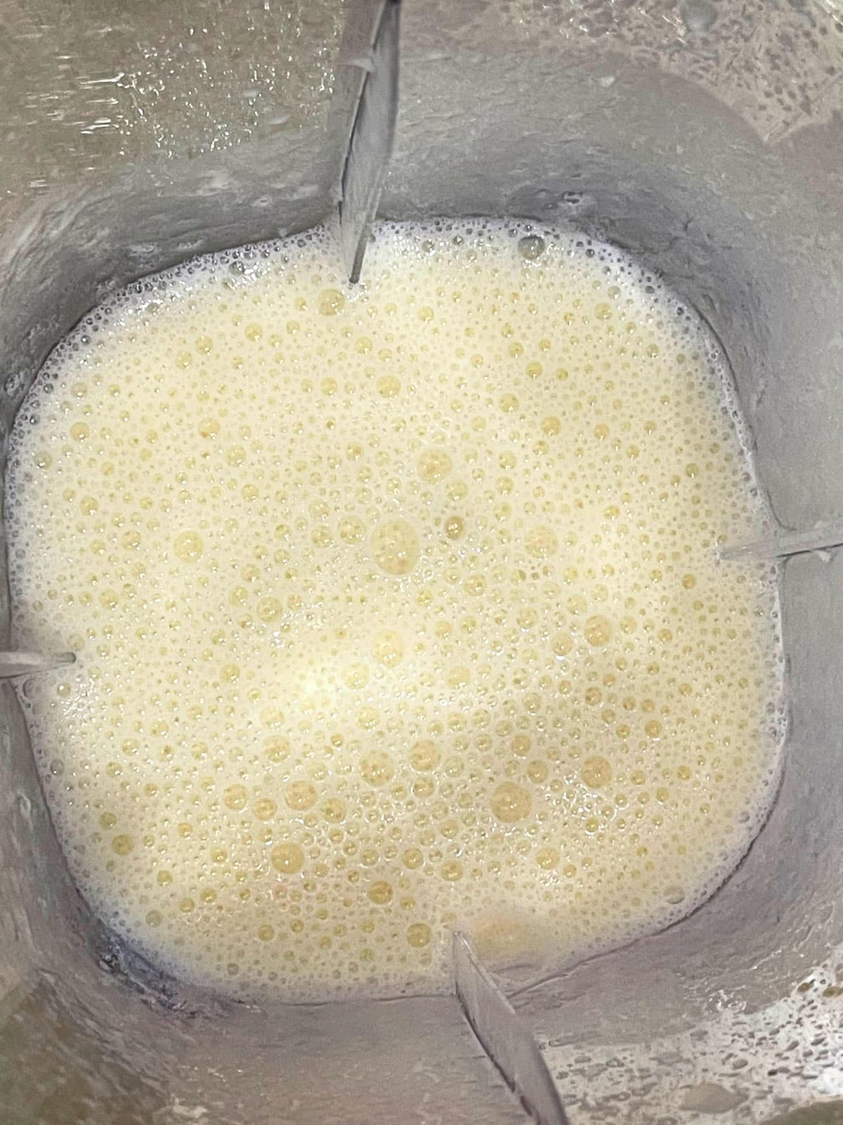 making pineapple milkshake