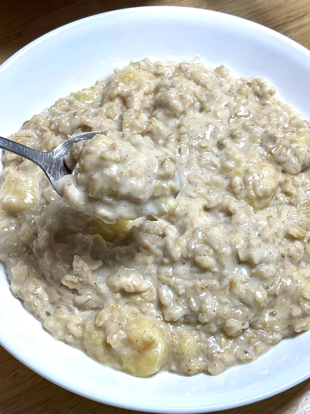 banana and cream oatmeal porridge