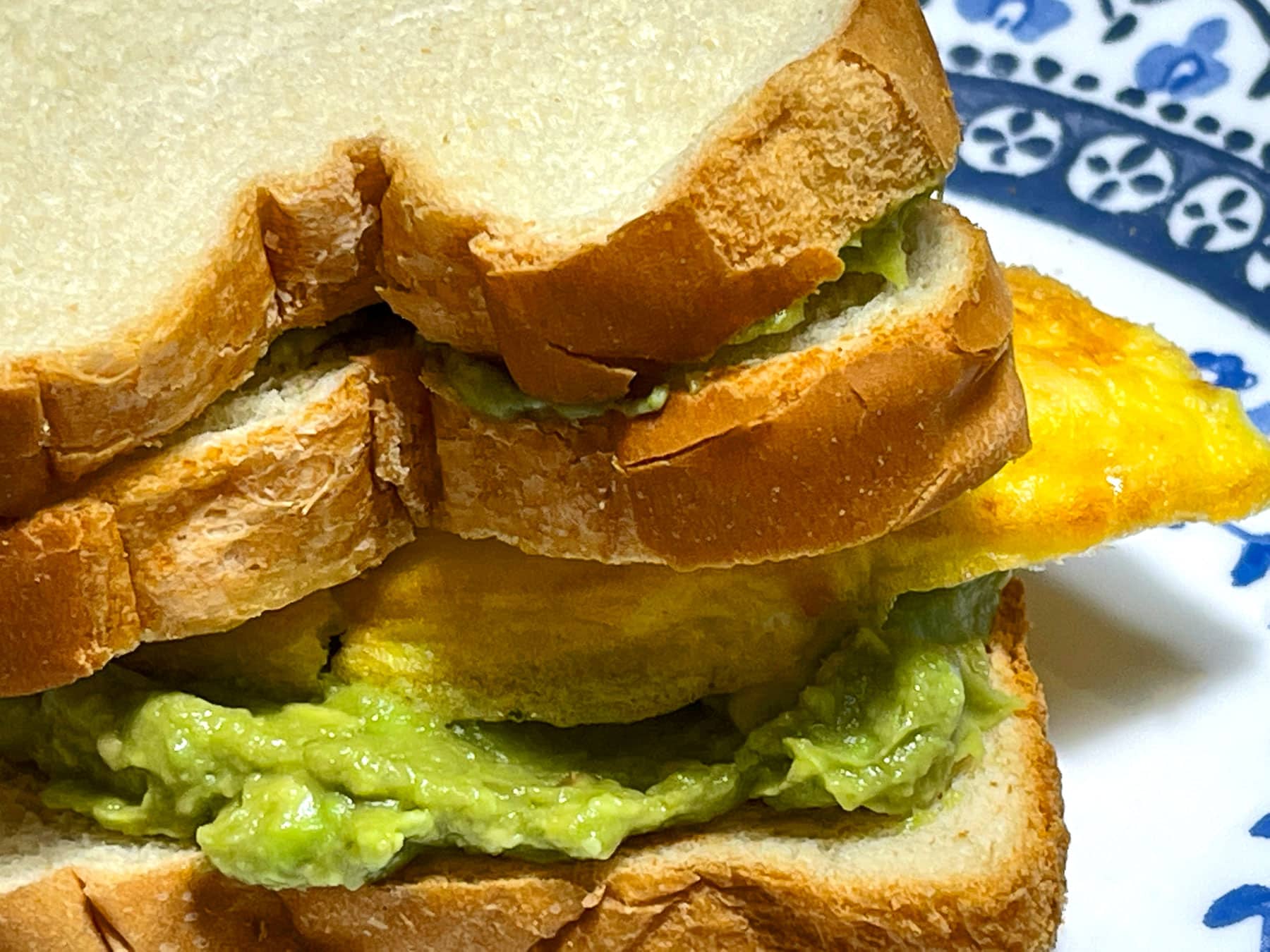 avocado egg sandwich