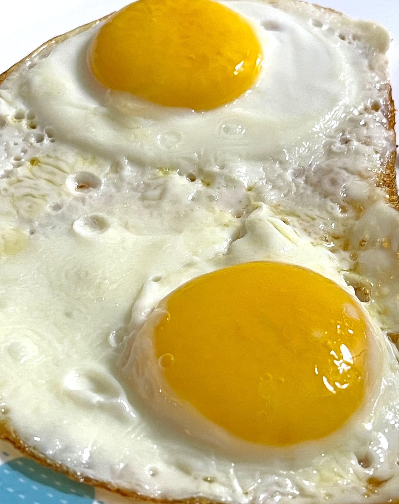 Sunny Side Up Eggs (Vs Over Easy Eggs)