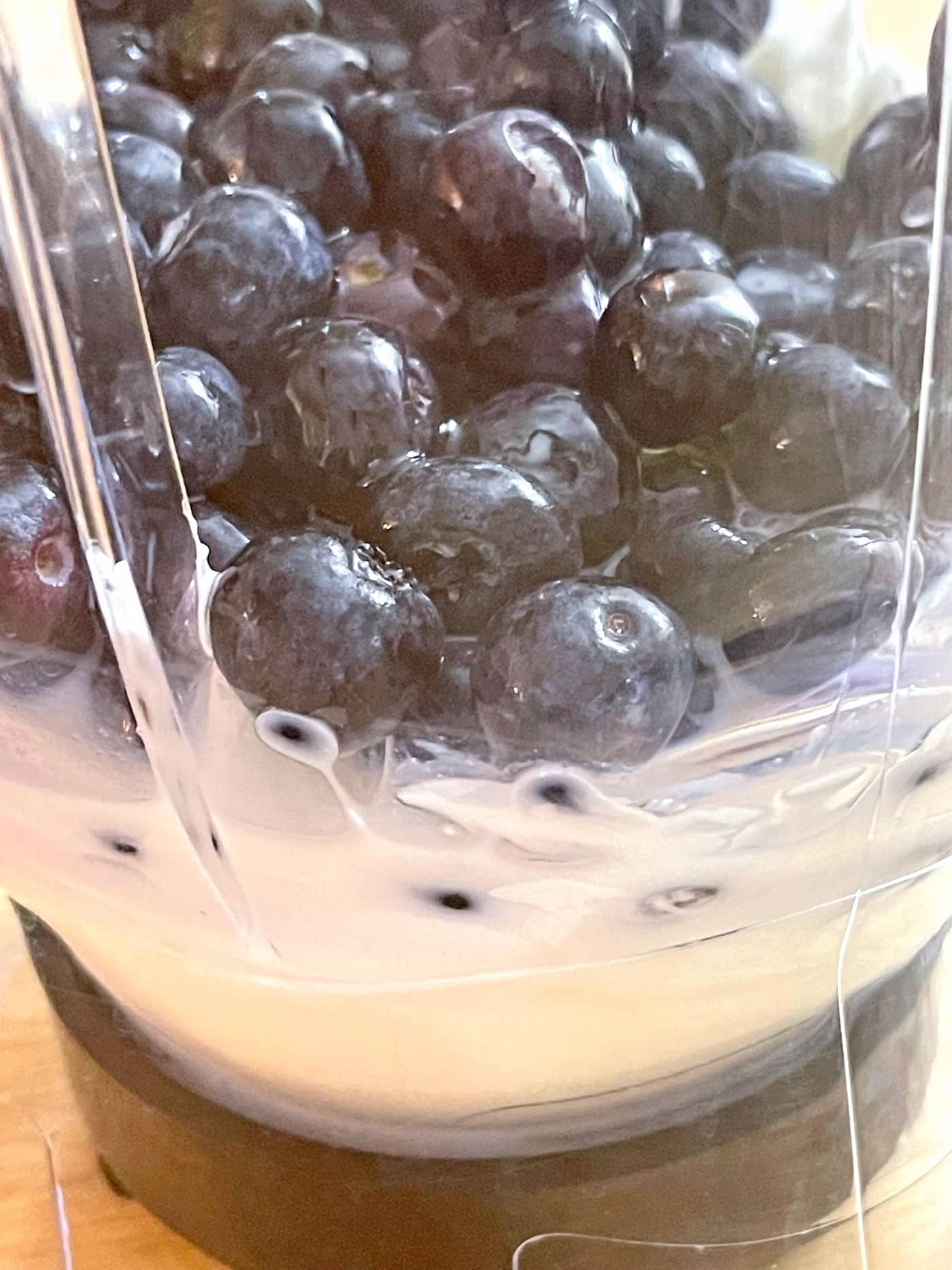making greek yogurt blueberry smoothie in blender