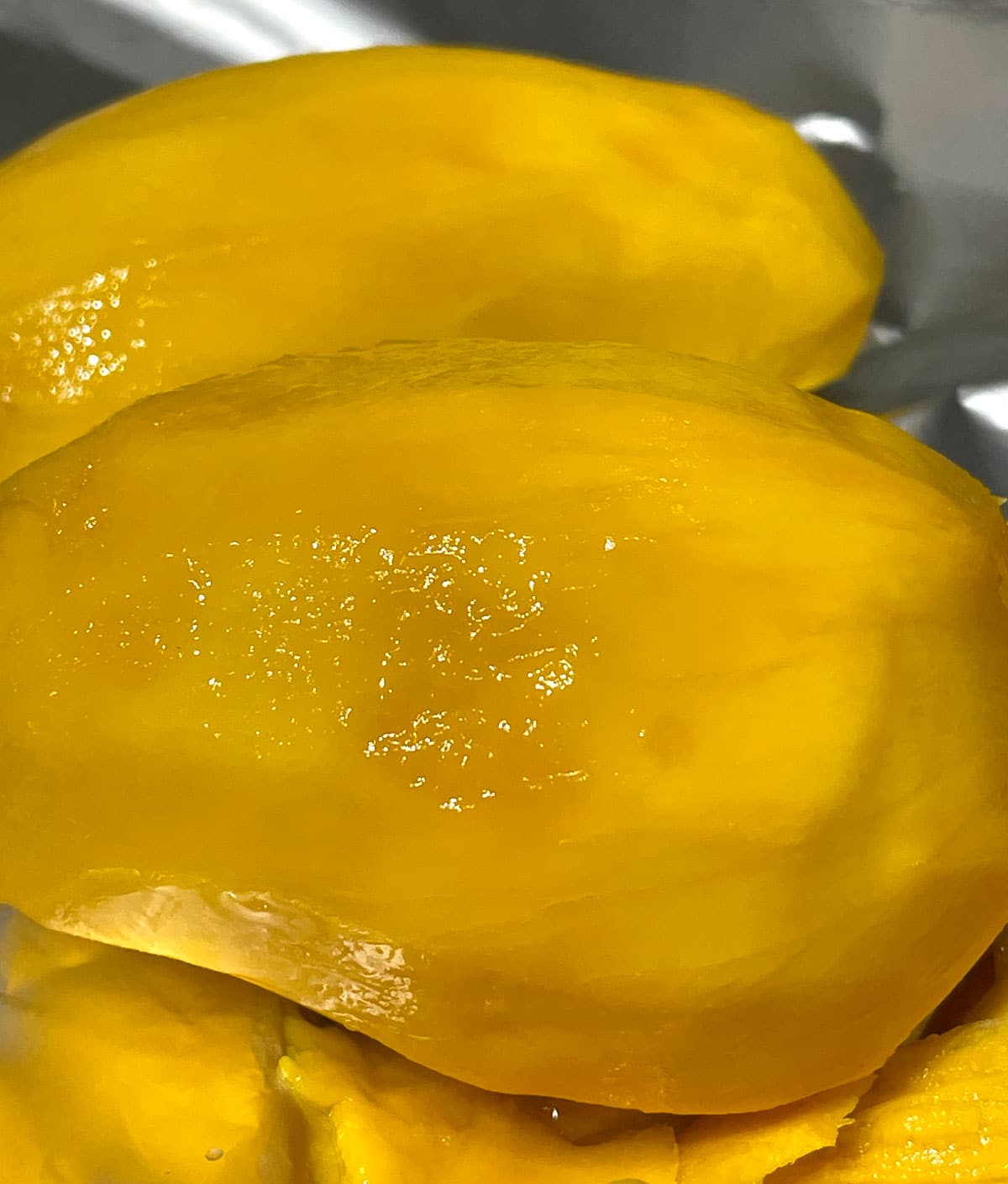 peeled mangoes