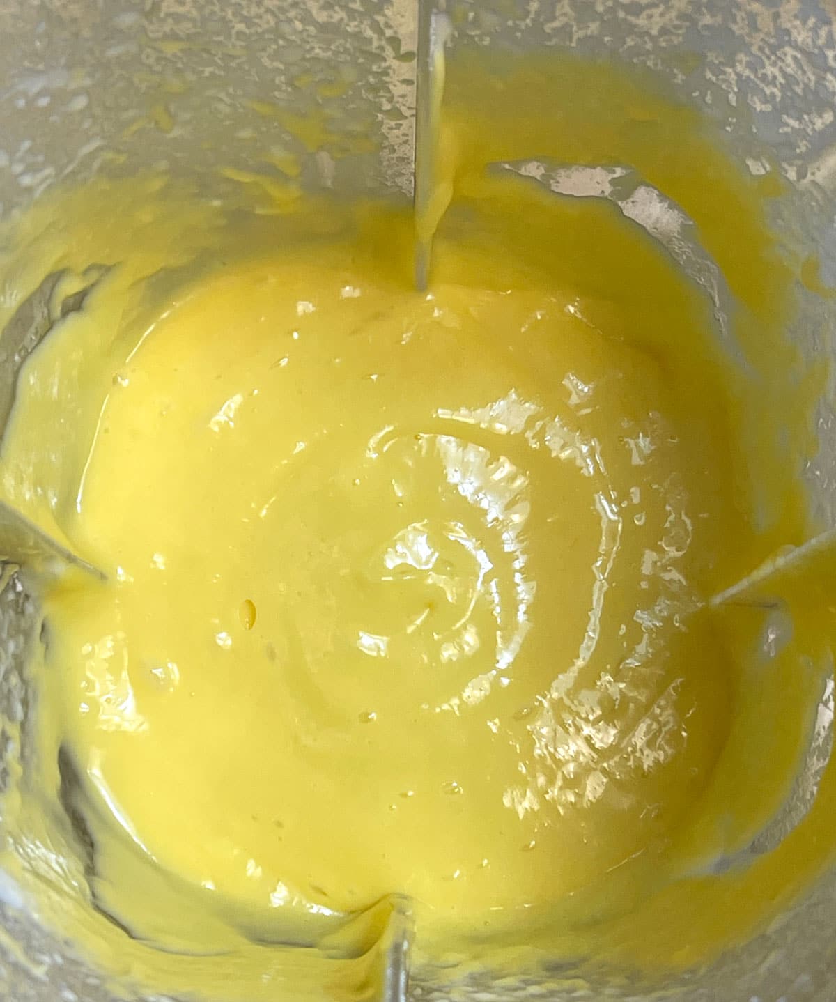mango mousse in blender