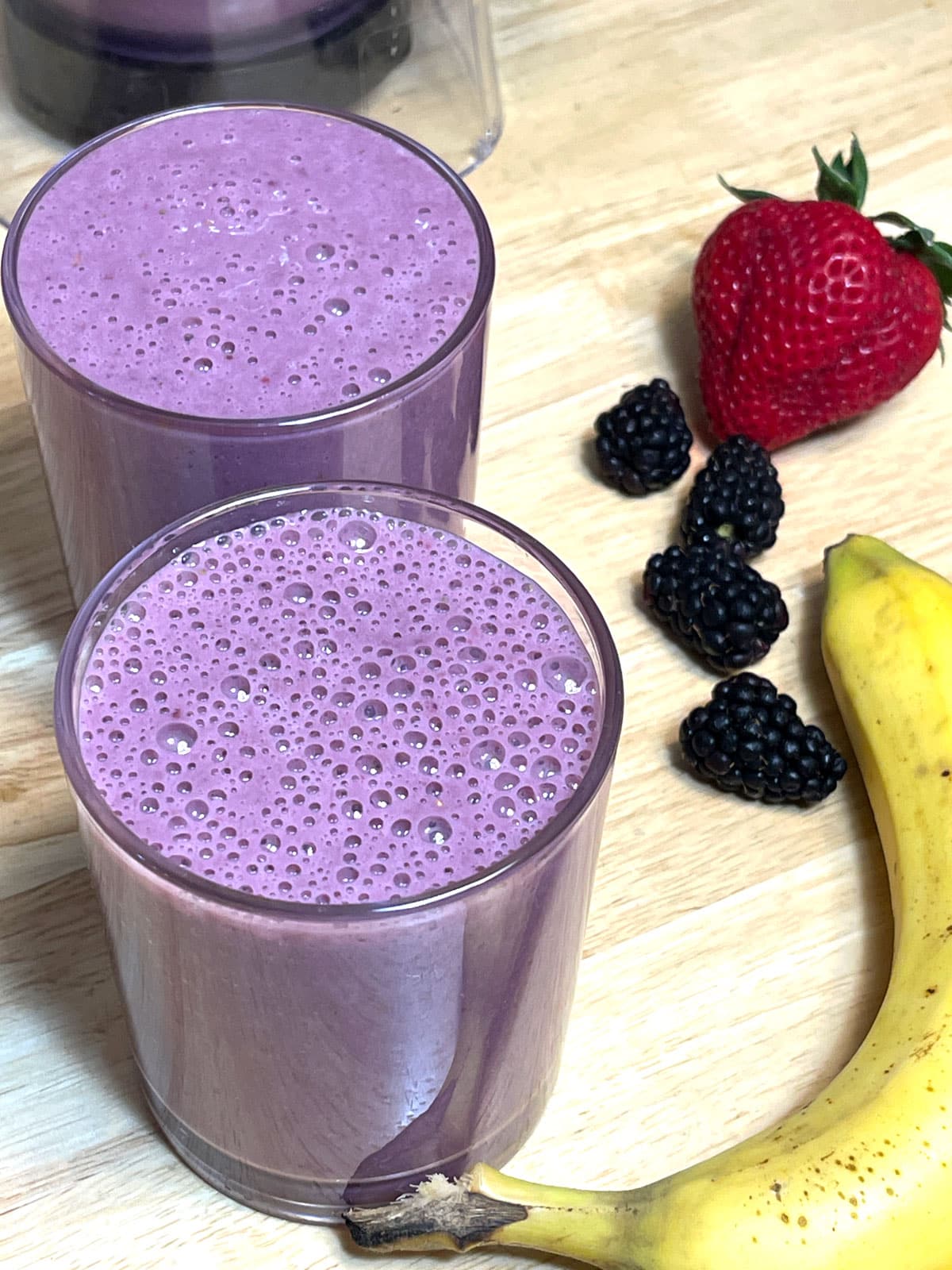 blackberry strawberry banana smoothie