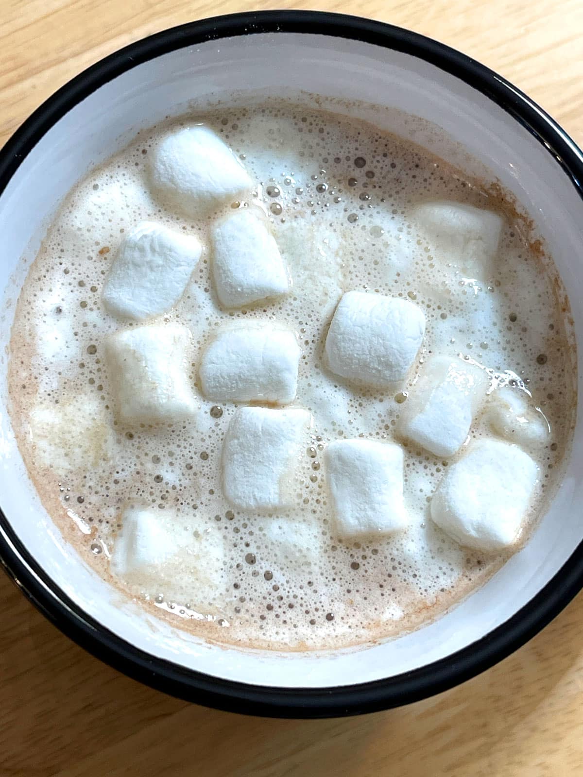 hot chocolate with cocoa powder