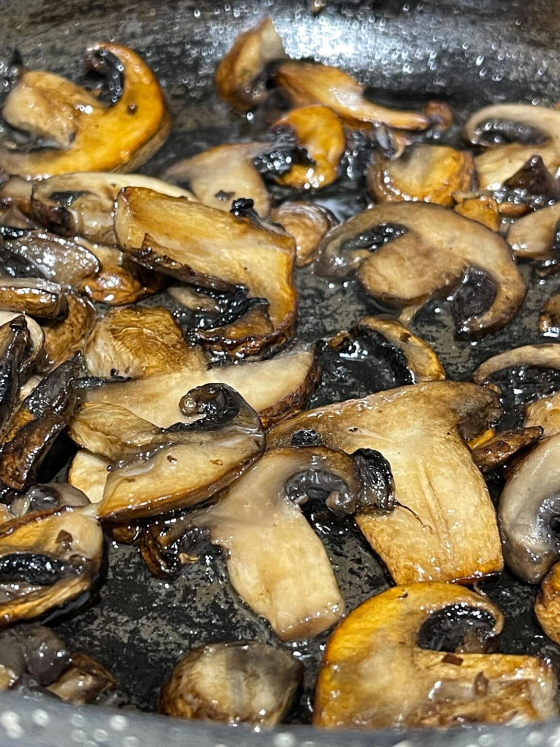 Sauteed Baby Bella Mushrooms (Cremini) With Garlic And Butter