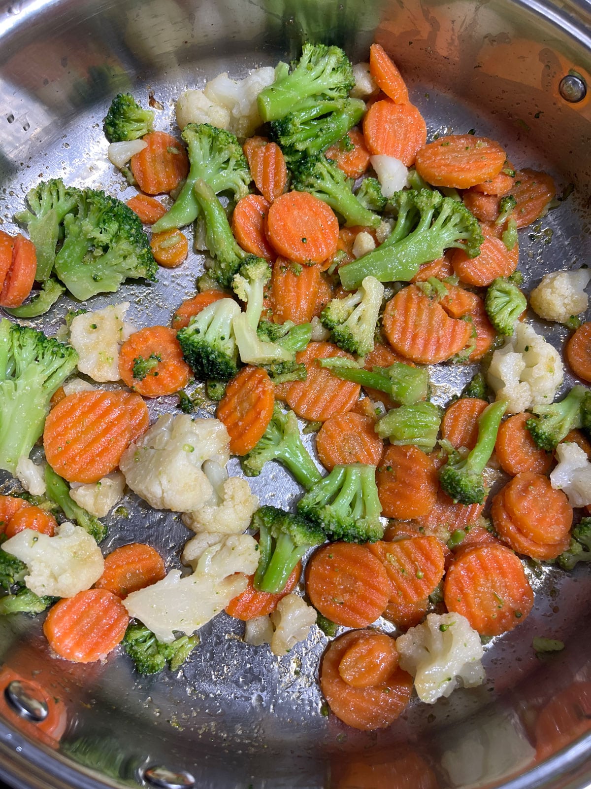 making frozen vegetable stir fry