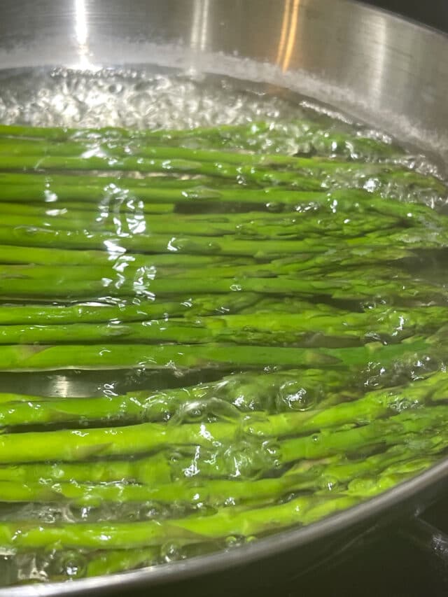 How Long To Boil Fresh Asparagus (Best Way To Cook Asparagus)