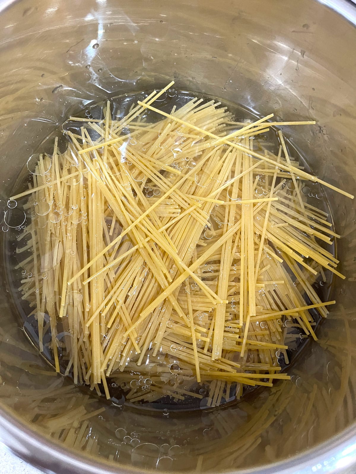 spaghetti noodles in instant pot with water