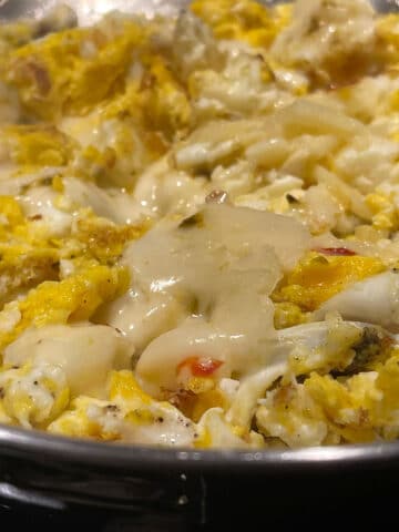 scrambled eggs with pepper jack cheese