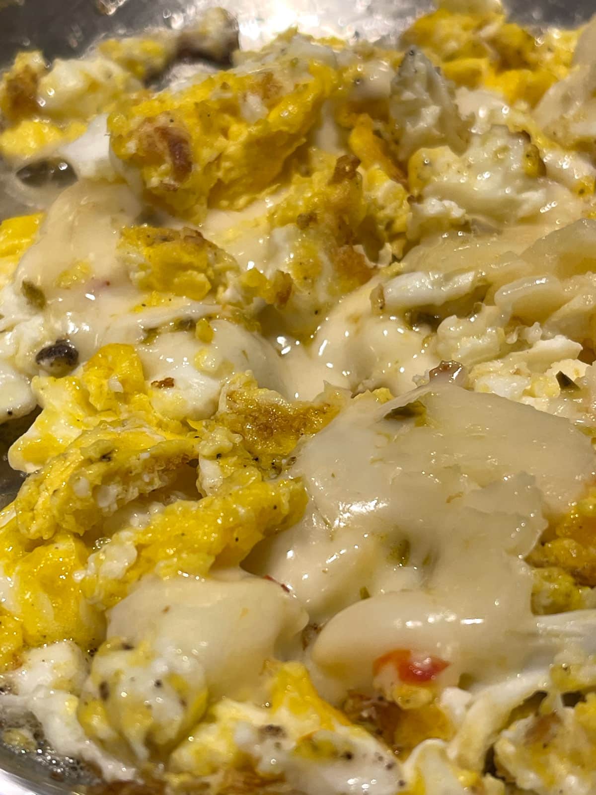 scrambled eggs with pepper jack cheese