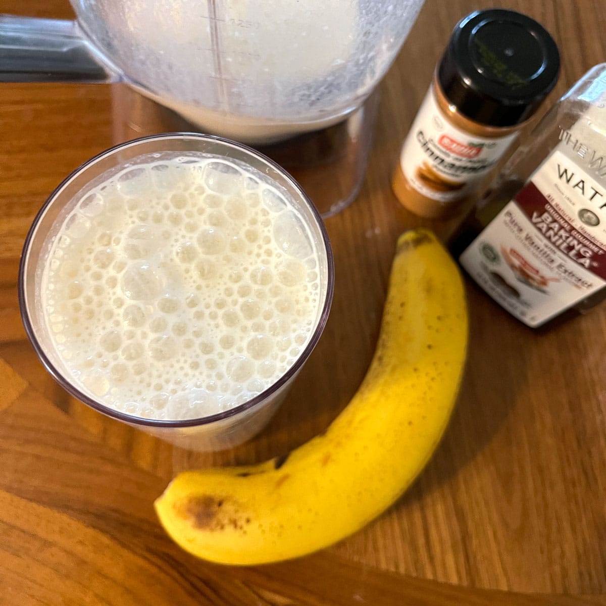 banana milk with vanilla cinnamon